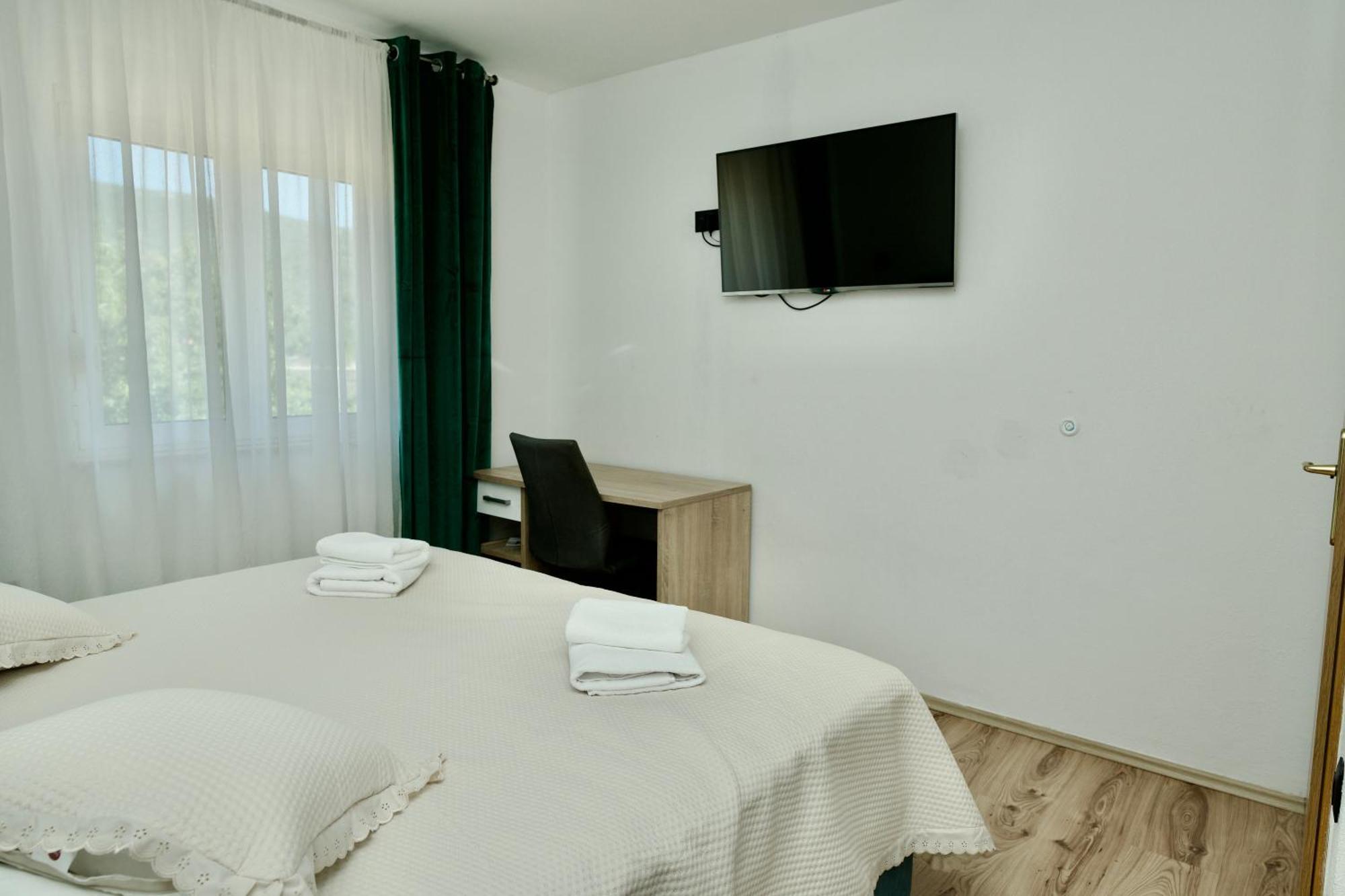 Apartment Lana Bristivica Eksteriør bilde