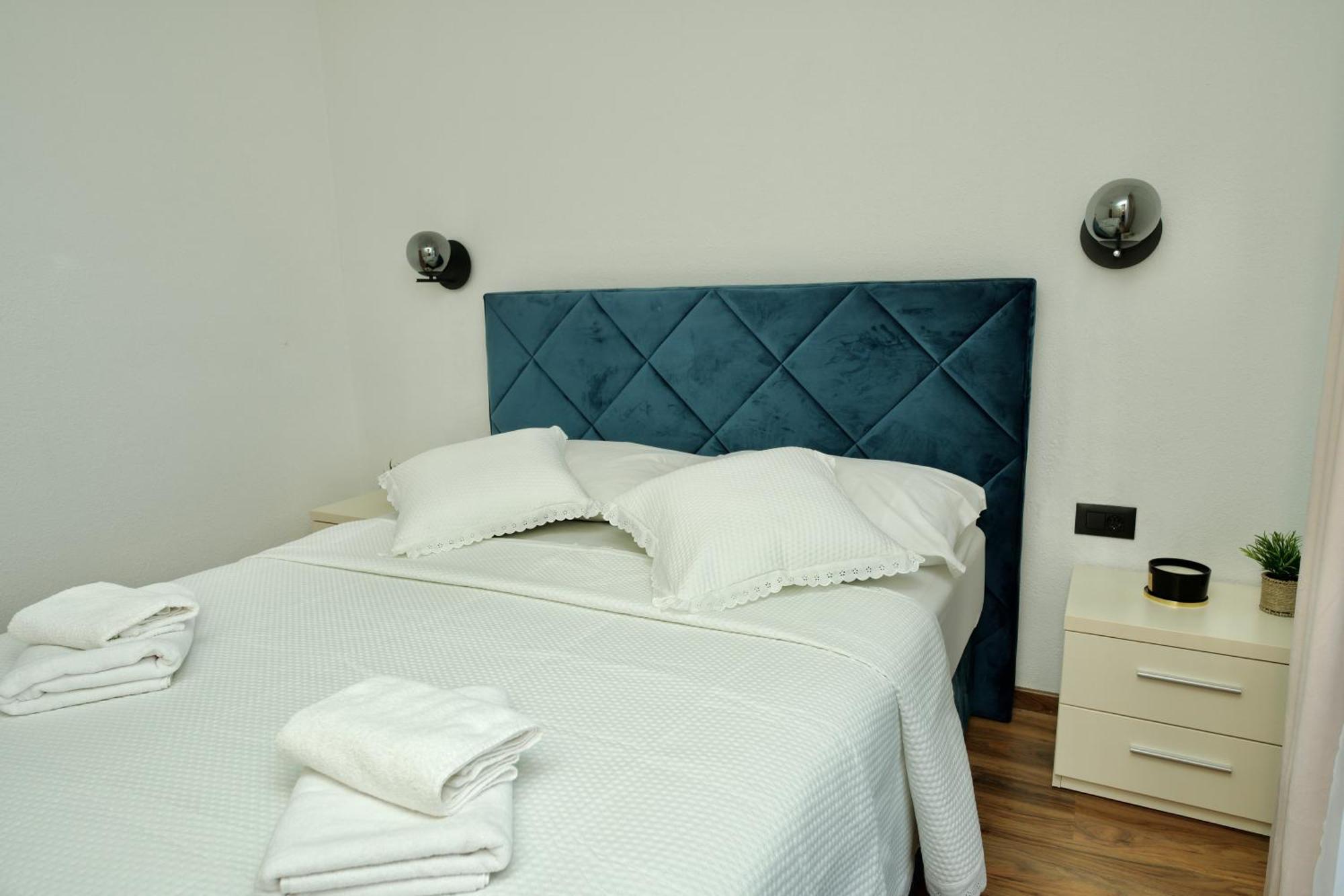 Apartment Lana Bristivica Eksteriør bilde