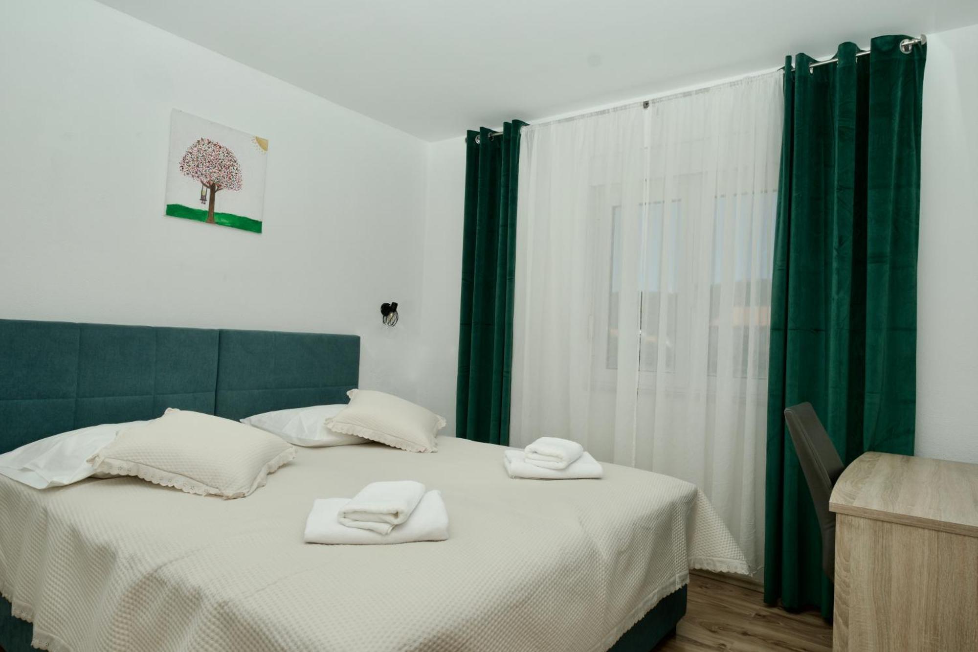 Apartment Lana Bristivica Eksteriør bilde